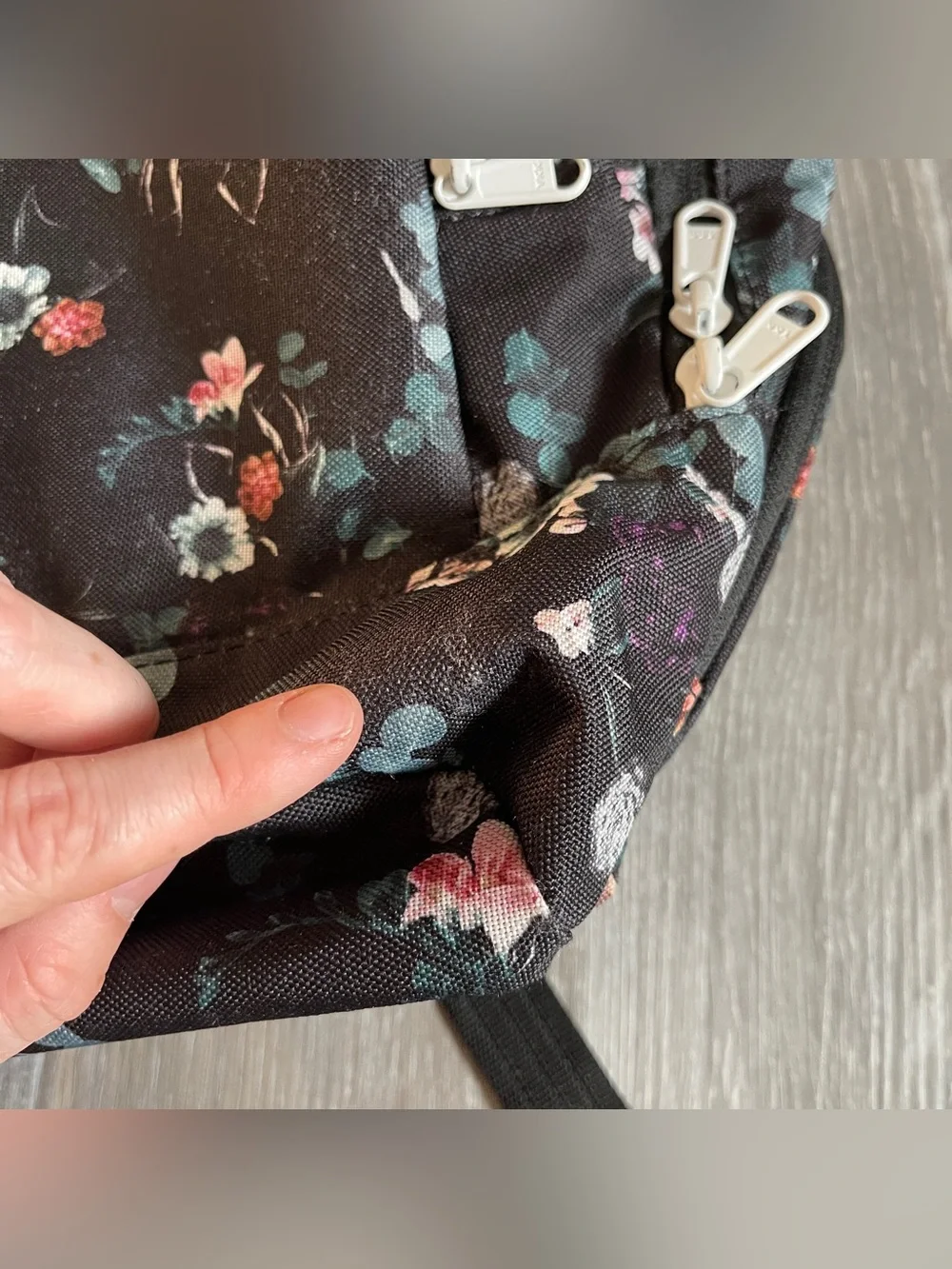 Dakine Prom 25L Flora  Backpack. Holds 14” Laptop Insulated Pocket Floral